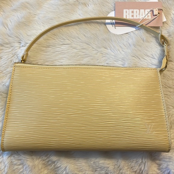Louis Vuitton Handbags - 💎✨AUTHENTIC✨💎 Louis Vuitton Pochette Accessoires Epi Leather